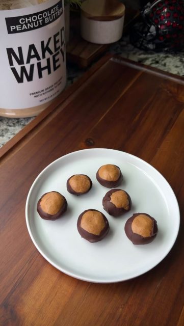 Chocolate Peanut Butter Protein Buckeyes π«π₯π
Football season is back, which means itβs time for one of my favorite chocolate and peanut butter treats, but with a protein upgrade. π
These Protein Buckeyes are made with @nakednutrition Chocolate Peanut Butter Naked Whey that has 25g of protein per serving without artificial sweeteners or extra junk. #nakednutritionpartnerΒ
What you need:
3/4 cup creamy peanut butter
1 serving Chocolate Peanut Butter Naked Whey
1 tbsp oat flour, adding more only if needed (almond works too)
1 tbsp pure maple syrup
1 tsp vanilla
Pinch of sea salt
3/4 cup melted chocolate
(If use almond flour -add a splash of milk to help form a dough)
Mix the filling ingredients, roll into balls and chill until firm. Dip in melted chocolate, leaving the tops exposed, then refrigerate until set.
Save these for football season! ππ€Β
#easyrecipes #healthyrecipes #buckeyes #proteinpacked