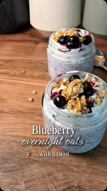 π« BLUEBERRY OVERNIGHT OATS WITH A BERRY TWIST
If you love blueberry overnight oats, you need to try this version.
The secret ingredient? Strawberry extract. And no, it doesnβt make them taste like strawberries. It gives the oats and Greek yogurt this really good mixed berry flavor that pairs perfectly with fresh blueberries.
Creamy, filling and packed with fiber. Plus, you can make them the night before and grab them straight from the fridge in the morning.
Oat Base
1/2 cup sprouted rolled oats
1/2 cup unsweetened almond milk
1 tbsp chia seeds
1 tbsp pure maple syrup
1β2 tbsp vanilla Greek yogurt
1 tsp strawberry extract
Berry Yogurt Topping
1/4 cup vanilla Greek yogurt
1/2 tsp strawberry extract
Sweetener to taste, optional
Toppings
Fresh blueberries
Granola, optional
Directions
Mix all of the oat base ingredients together. Cover and refrigerate overnight or for at least 4 hours.
Stir the strawberry extract into the Greek yogurt, then spread it over the oats. Top with fresh blueberries and a little granola for crunch.
Save this one for your next breakfast meal prep. π«
#easyrecipes #overnightoats #healthyrecipe #blueberry #healthyfood