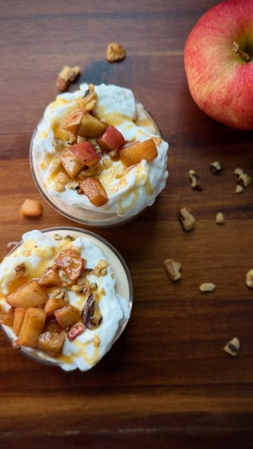 🍎 Apple Pie Protein Mousse
My protein dessert bowls are BACK for fall and we’re definitely doing apple pie. This tastes like creamy apple pie cheesecake filling, but each serving has 25g of protein.
Thick, creamy, and packed with warm cinnamon apple flavor. Save this one for when you want something sweet that actually keeps you satisfied.
Makes 2 servings
Ingredients
1 cup cottage cheese
2 tbsp cashew butter
1 scoop vanilla protein powder
1 tbsp pure maple syrup, or to taste
1/2 tsp vanilla extract
1/2 tsp cinnamon
Pinch of nutmeg
1/2 cup caramelized apples
Directions
Cook the apples with cinnamon until soft and caramelized, then let cool. (You can also sweeten with splash of maple if you like)
Blend the cottage cheese, cashew butter, protein powder, maple syrup, vanilla, cinnamon, and nutmeg until completely smooth and creamy. Fold in or layer with the apples.
Chill for 30–60 minutes, then top with whipped cream, extra caramelized apples, a light caramel drizzle and chopped walnuts.
Save this for your fall dessert rotation 🤍
#proteinpacked #applepie #easyrecipes #healthyrecipes #desserts