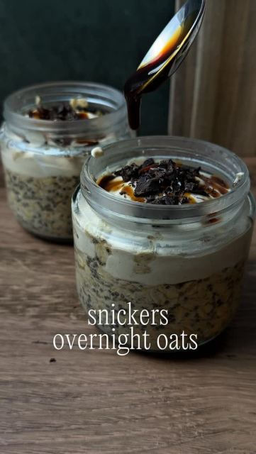 Snickers overnight oats! 🍫

Tastes like dessert, built like a balanced breakfast. You’ve got fiber, protein and healthy fats so you’re not hungry an hour later.

Sweet, salty, creamy, chocolatey. This one hits.

Oat base
	•1/2 cup rolled oats
	•1/2 cup milk of choice (I use almond)
	•1 tbsp chia seeds
	•1 tsp peanut butter or almond butter
	•1 tbsp date syrup (or caramel)
	•Pinch sea salt
	•Splash vanilla
	🤍optional: add a scoop of protein for a boost!

Peanut butter yogurt layer
	•1/4 cup plain Greek yogurt
	•1 tbsp peanut butter (or powder)
	•Pinch sea salt

✨Full Recipe link in bio

#ᴏvernightoats #protein #easyrecipe #mealprepping #healthyrecipes
