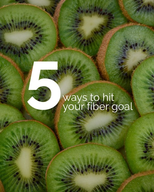 Most people are not getting enough fiber.

The recommended daily intake is still around:

• Women: about 25g per day
• Men: about 38g per day

But average intake is estimated closer to 15g a day.

Fiber plays a major role in:
• gut microbiome diversity
• digestion and regularity
• blood sugar balance
• healthy cholesterol levels
• satiety and fullness

Low fiber intake may be one factor contributing to issues like poor digestion, blood sugar swings and feeling less satisfied after meals.

The good news? You don’t need complicated meals or “perfect” eating.

Simple foods like fruit, oats, beans, vegetables, chia seeds and whole grains can add up quickly throughout the day.

#fiber #guthealth #microbiome #healthyhabits #balancednutrition