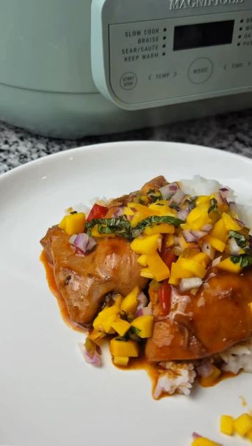Creamy Coconut Chicken with Fresh Mango Salsa 🥭🥥
Creamy coconut chicken with garlic, ginger and smoked paprika, finished with a fresh mango salsa that makes every bite taste bright and fresh. It’s high in protein, easy enough for a weeknight and all made in one pot.
Ingredients
Chicken
• 1.5 lb boneless skinless chicken thighs
• 1 can light coconut milk
• 1 red bell pepper
• Garlic
• Ground ginger
• Smoked paprika
• Low-sodium soy sauce or coconut aminos
• Honey
• Red pepper flakes
• Cornstarch or arrowroot
• Coconut oil
• Salt & pepper
Fresh Mango Salsa
• Mango
• Red onion
• Fresh basil or mint
• Jalapeño (optional)
• Lime juice
• Pinch of salt
I made this in my Magnifique Claypot Multicooker. The clay insert keeps the chicken incredibly tender and makes cleanup easy.
Use code ALISSA10 to save if you’re thinking about getting one.
The full recipe with exact measurements and step by step instructions is linked in my bio. Save this for your next dinner!
#healthyrecipes #coconutchicken #easyrecipe #summerrecipes #proteinpacked